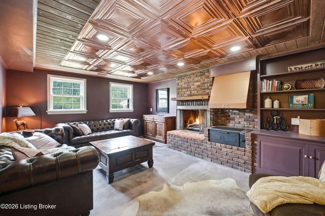 226 N Birchwood Ave, Louisville, KY 40206
