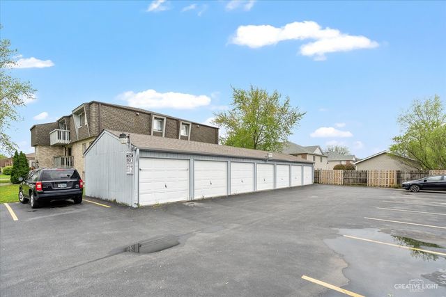 2301 Bicentennial Avenue 5, Crest Hill, IL 60403
