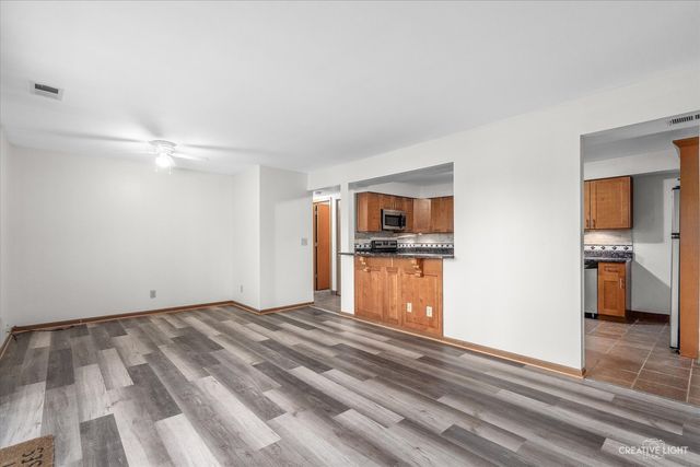 2301 Bicentennial Avenue 5, Crest Hill, IL 60403