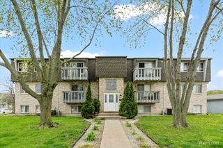 2301 Bicentennial Avenue 5, Crest Hill, IL 60403