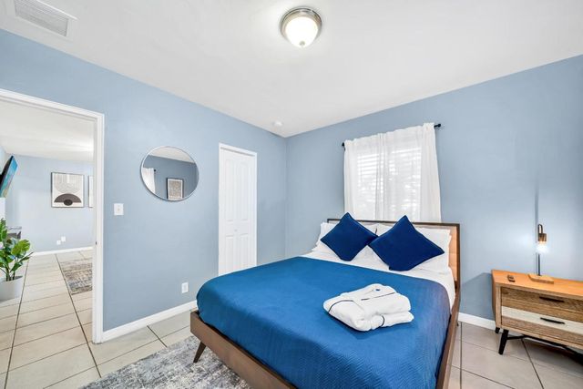 3331 Lake Avenue, West Palm Beach, FL 33405