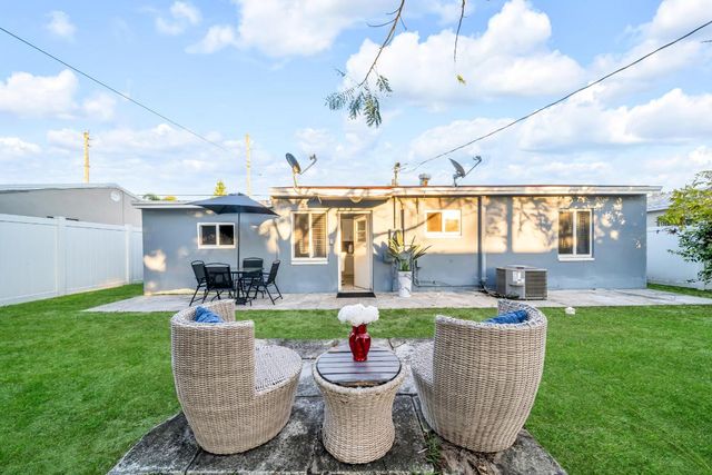 3331 Lake Avenue, West Palm Beach, FL 33405