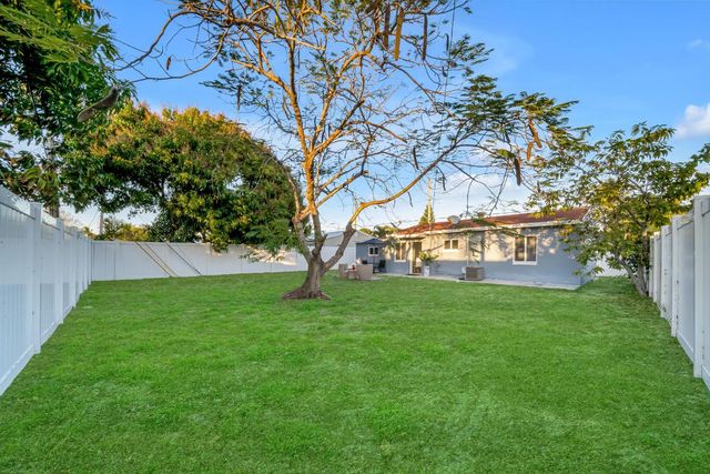 3331 Lake Avenue, West Palm Beach, FL 33405