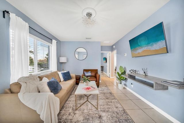 3331 Lake Avenue, West Palm Beach, FL 33405