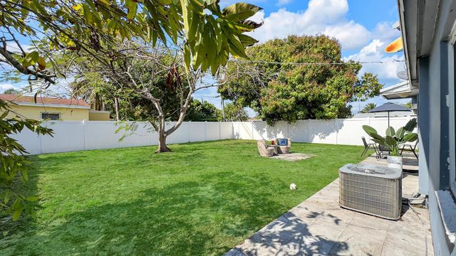 3331 Lake Avenue, West Palm Beach, FL 33405