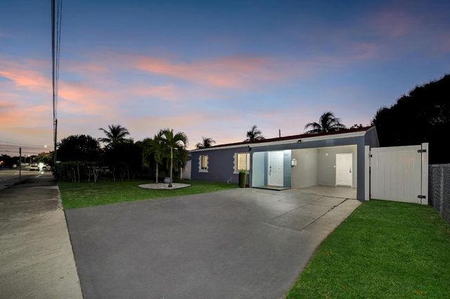 3331 Lake Avenue, West Palm Beach, FL 33405