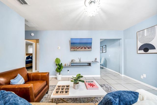 3331 Lake Avenue, West Palm Beach, FL 33405