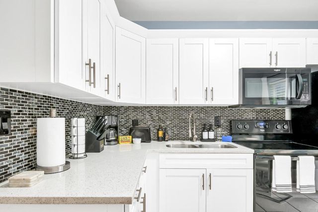 3331 Lake Avenue, West Palm Beach, FL 33405