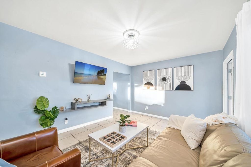 3331 Lake Avenue, West Palm Beach, FL 33405