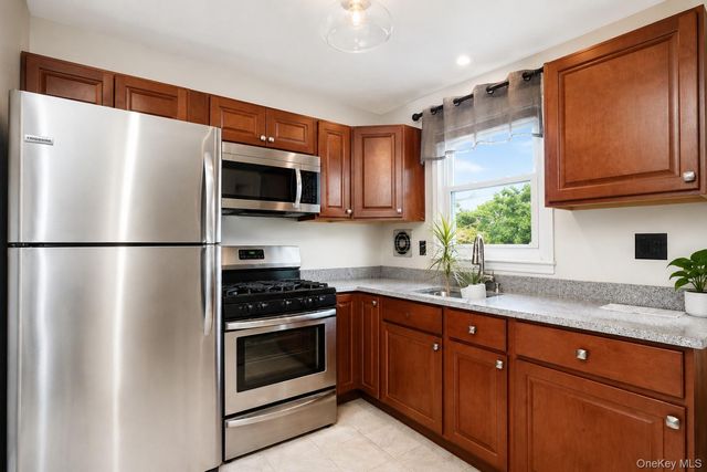 74 Cypress Avenue, Staten Island, NY 10301