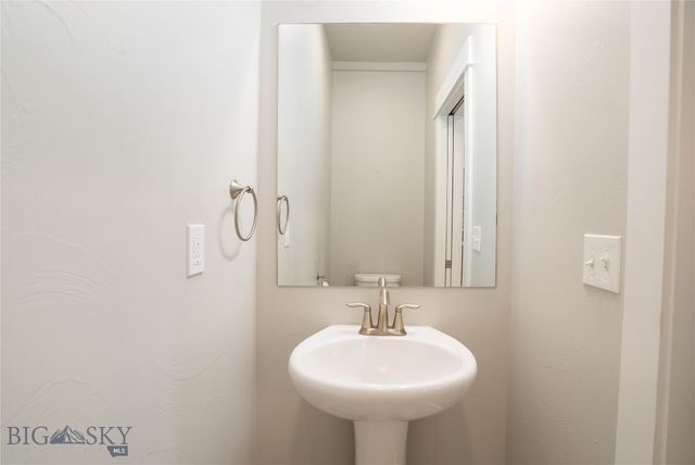 1403 Happy Lane A, Belgrade, MT 59714