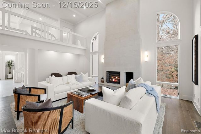 7515 Hiddenbrook Lane, Bloomfield Hills, MI 48301