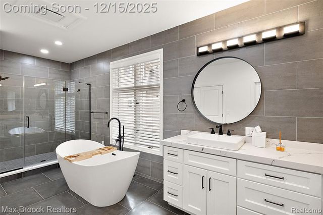 7515 Hiddenbrook Lane, Bloomfield Hills, MI 48301