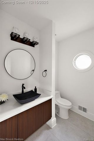 7515 Hiddenbrook Lane, Bloomfield Hills, MI 48301