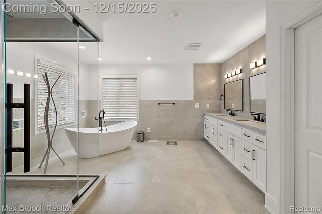 7515 Hiddenbrook Lane, Bloomfield Hills, MI 48301