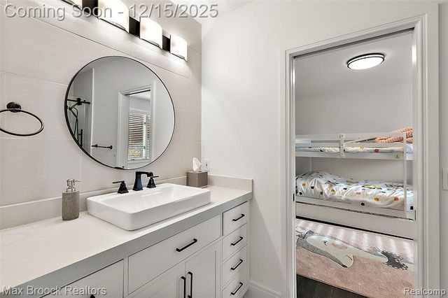 7515 Hiddenbrook Lane, Bloomfield Hills, MI 48301