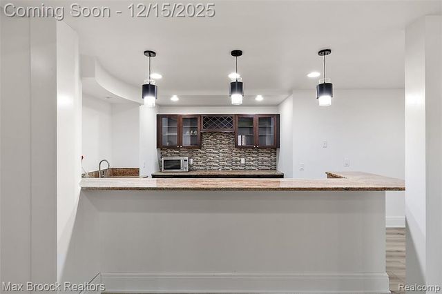 7515 Hiddenbrook Lane, Bloomfield Hills, MI 48301