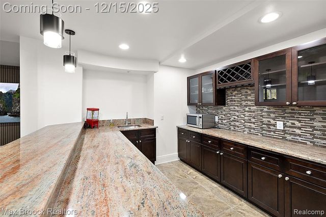 7515 Hiddenbrook Lane, Bloomfield Hills, MI 48301