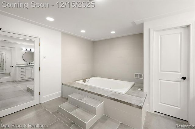 7515 Hiddenbrook Lane, Bloomfield Hills, MI 48301