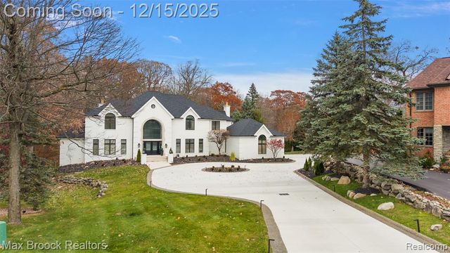 7515 Hiddenbrook Lane, Bloomfield Hills, MI 48301
