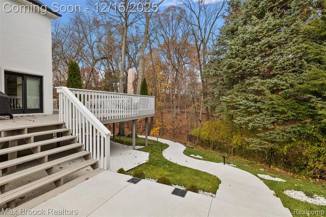 7515 Hiddenbrook Lane, Bloomfield Hills, MI 48301