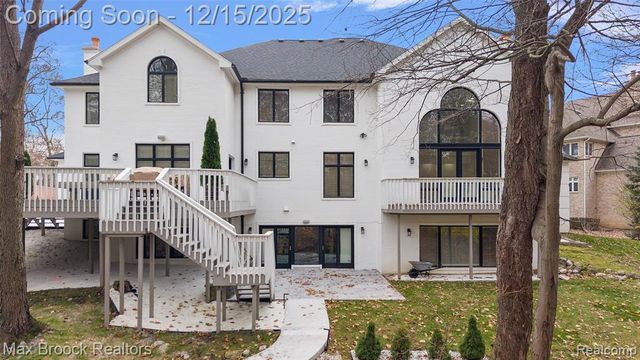 7515 Hiddenbrook Lane, Bloomfield Hills, MI 48301