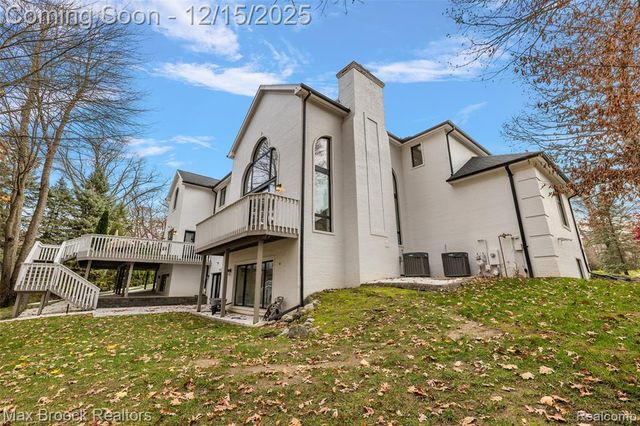 7515 Hiddenbrook Lane, Bloomfield Hills, MI 48301