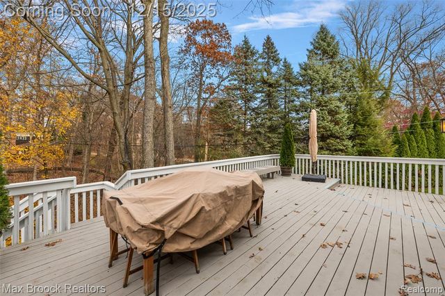 7515 Hiddenbrook Lane, Bloomfield Hills, MI 48301