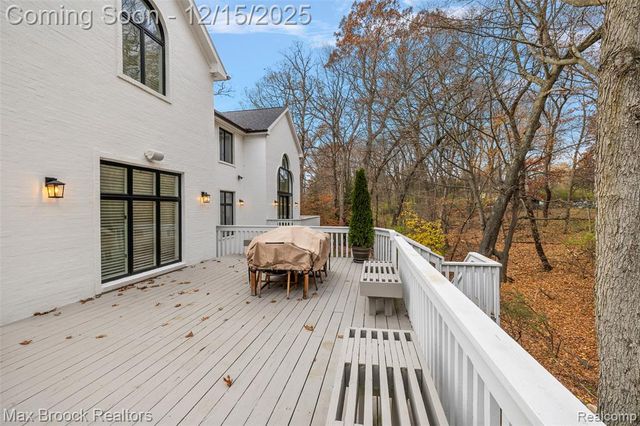 7515 Hiddenbrook Lane, Bloomfield Hills, MI 48301