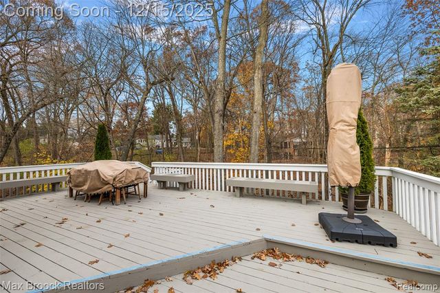 7515 Hiddenbrook Lane, Bloomfield Hills, MI 48301