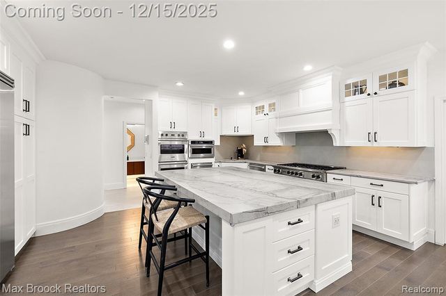 7515 Hiddenbrook Lane, Bloomfield Hills, MI 48301