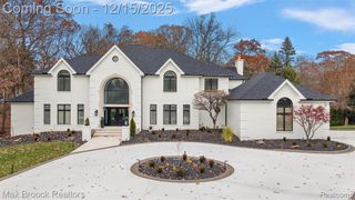 7515 Hiddenbrook Lane, Bloomfield Hills, MI 48301