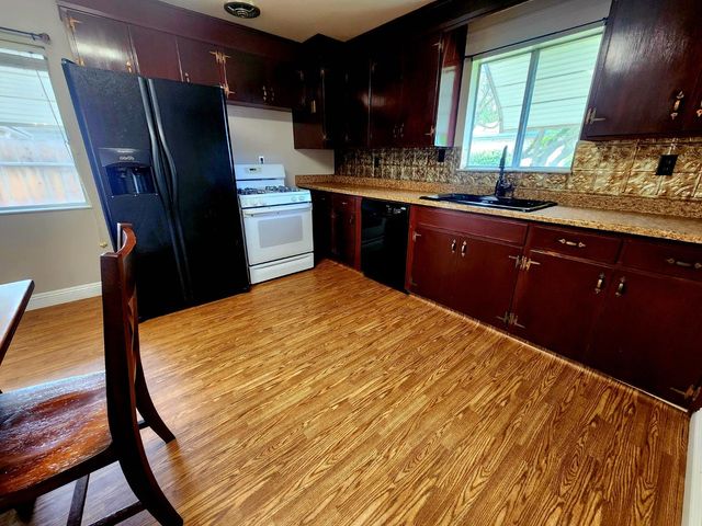 3784 Liberty Rd, Galt, CA 95632