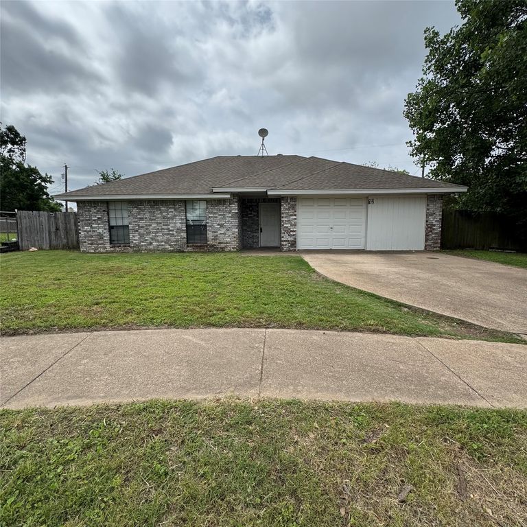 12 States Avenue, Midlothian, TX 76065