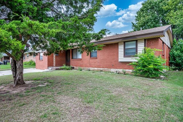 811 NW 1st Street, Moore, OK 73160