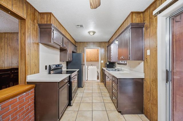 811 NW 1st Street, Moore, OK 73160