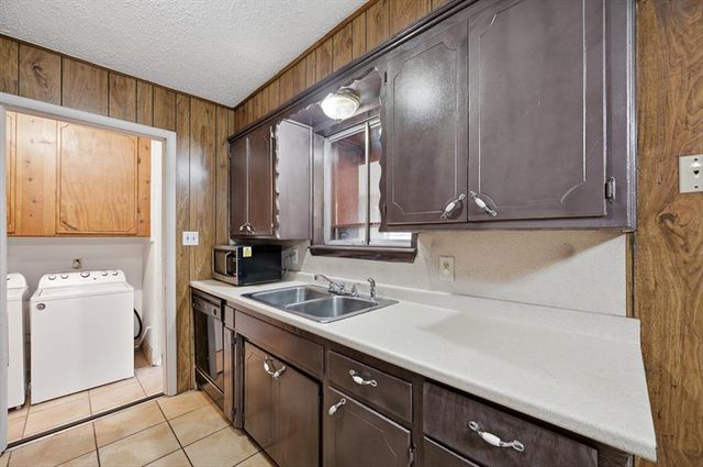 811 NW 1st Street, Moore, OK 73160