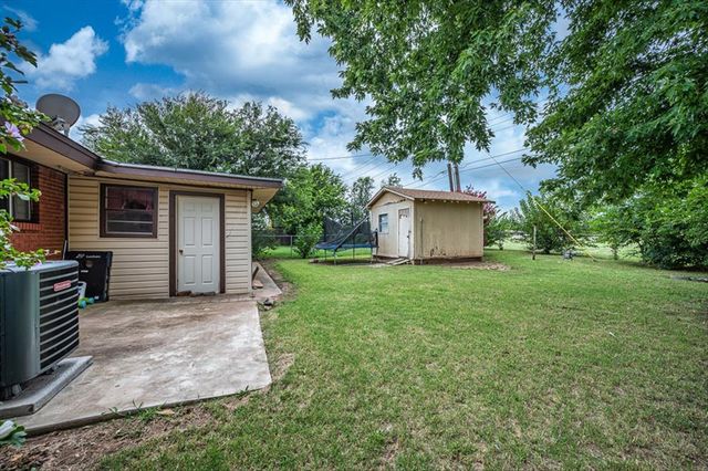 811 NW 1st Street, Moore, OK 73160