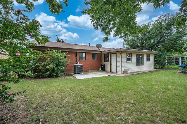 811 NW 1st Street, Moore, OK 73160