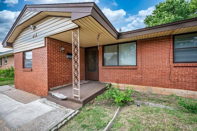 811 NW 1st Street, Moore, OK 73160