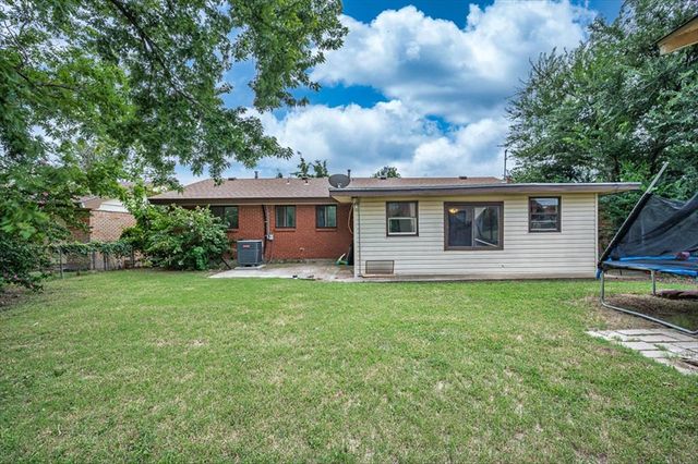 811 NW 1st Street, Moore, OK 73160