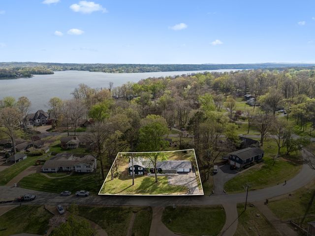 590 Indian Lake Rd, Hendersonville, TN 37075