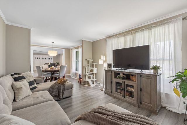 590 Indian Lake Rd, Hendersonville, TN 37075