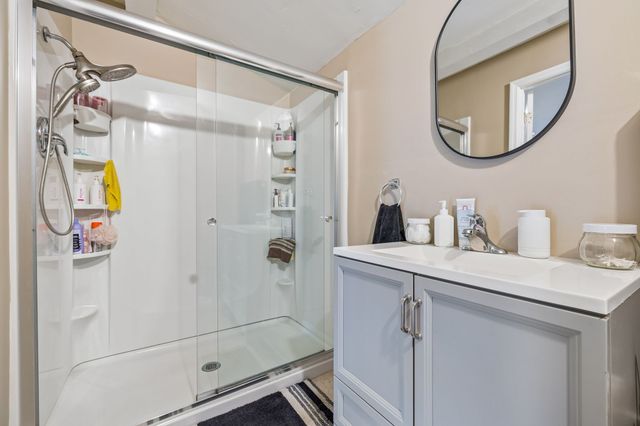 590 Indian Lake Rd, Hendersonville, TN 37075