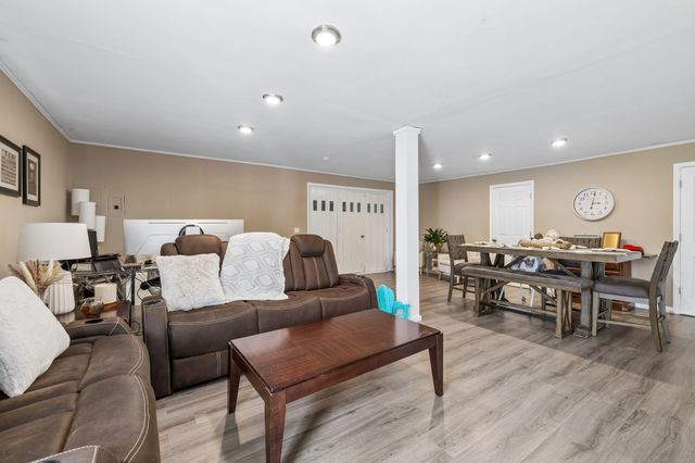 590 Indian Lake Rd, Hendersonville, TN 37075