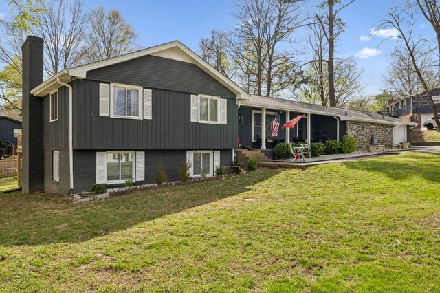 590 Indian Lake Rd, Hendersonville, TN 37075