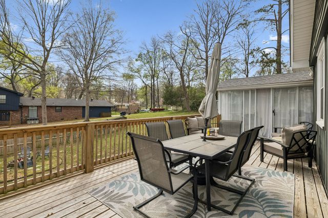 590 Indian Lake Rd, Hendersonville, TN 37075