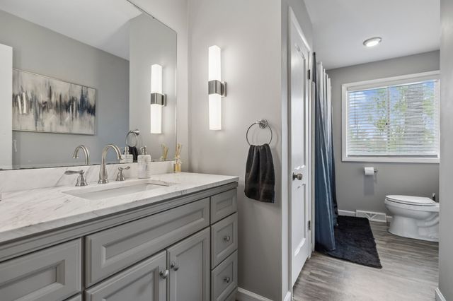 590 Indian Lake Rd, Hendersonville, TN 37075