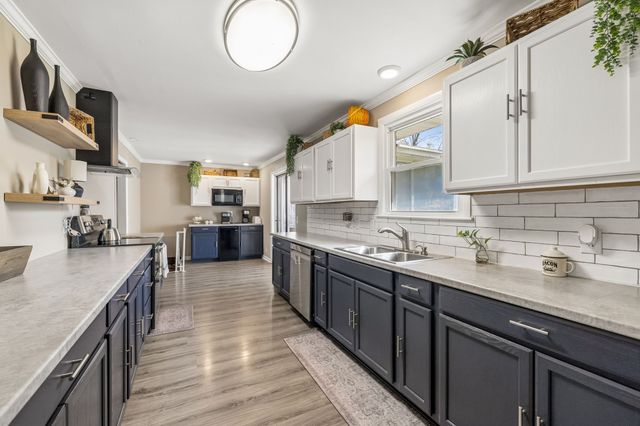 590 Indian Lake Rd, Hendersonville, TN 37075