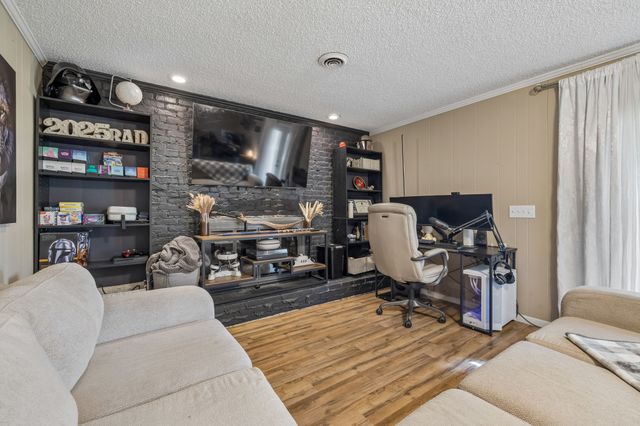 590 Indian Lake Rd, Hendersonville, TN 37075